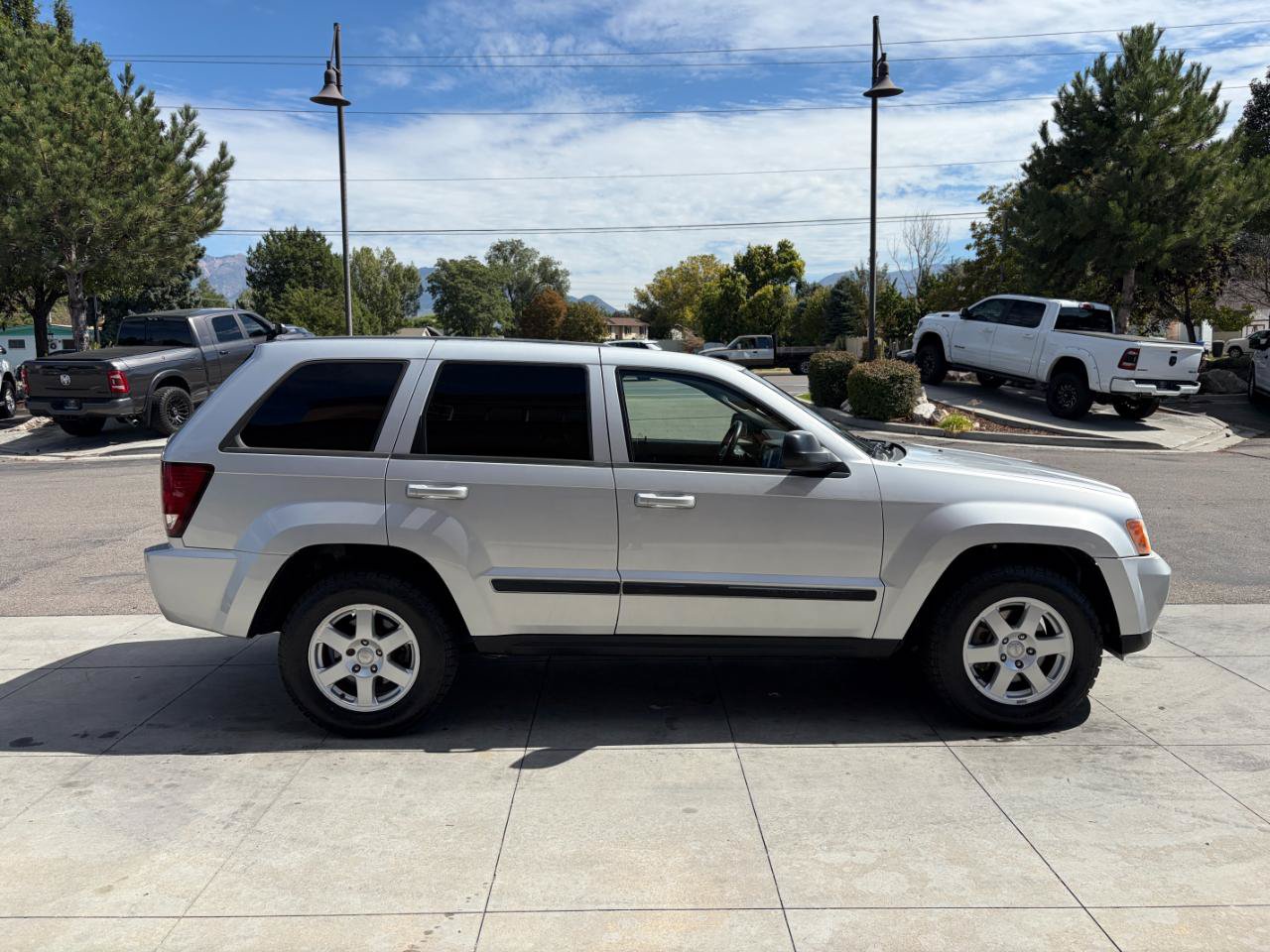 Used 2008 Jeep Grand Cherokee Laredo AWD/4WD image 3