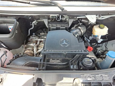 Used 2024 Mercedes-Benz Sprinter 2500 image 34