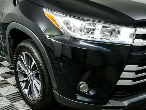 Used 2018 Toyota Highlander XLE FWD image 38