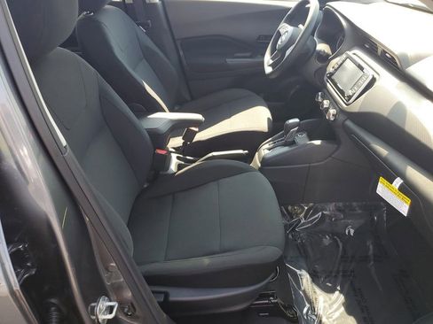 New 2025 Nissan Kicks Play S image 28