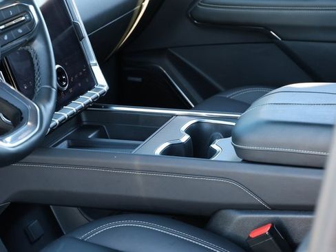 Used 2024 GMC Acadia Elevation image 4