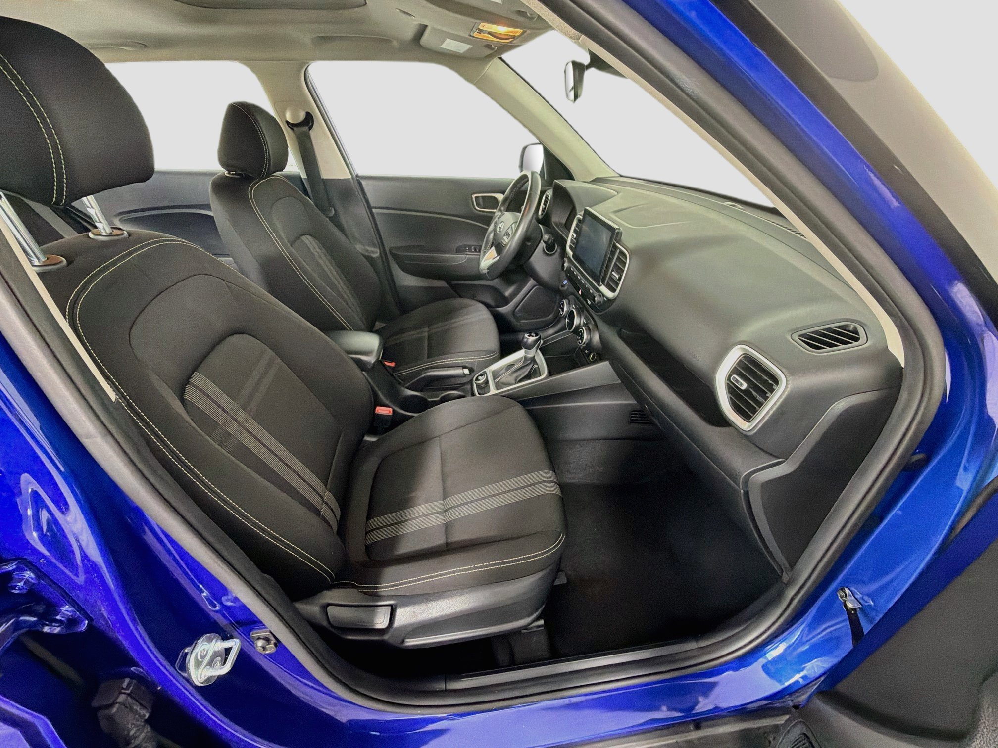 Used 2025 Hyundai Venue SEL FWD image 32