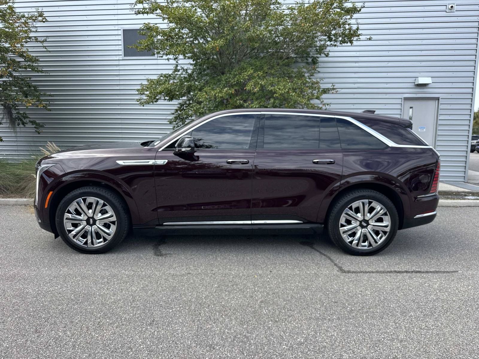 Used 2026 Cadillac Escalade IQ Luxury 2 w/ LPO, Radiant Package AWD/4WD image 3