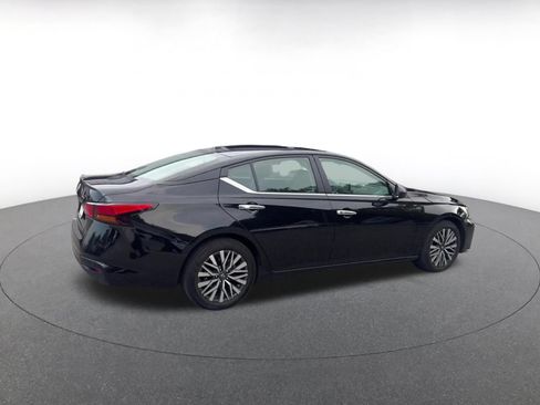 Used 2025 Nissan Altima 2.5 SV FWD image 12
