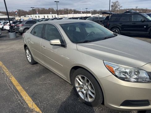 Used 2015 Chevrolet Malibu LT w/ Power Convenience Package image 4