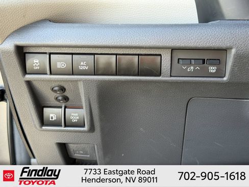 Used 2024 Toyota Sienna XLE FWD image 20