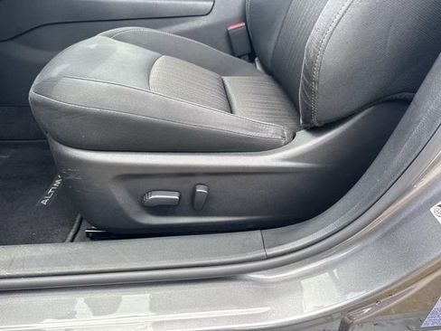 Used 2025 Nissan Altima 2.5 SV FWD image 23