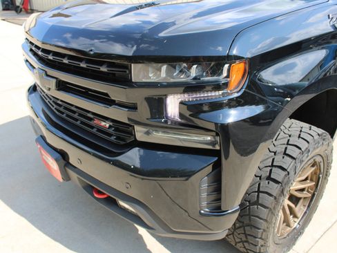 Used 2021 Chevrolet Silverado 1500 LT Trail Boss w/ Convenience Package II AWD/4WD image 3