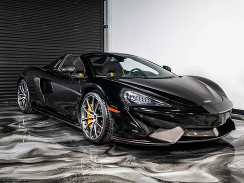 Used 2018 McLaren 570S Spider image 5