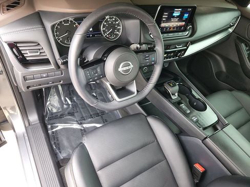 Certified 2023 Nissan Rogue SV w/ SV Premium Package FWD image 11