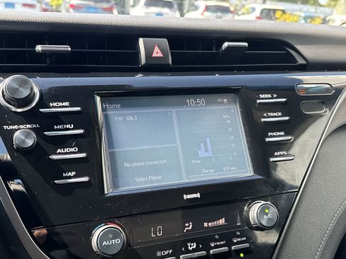 Used 2020 Toyota Camry SE FWD image 16