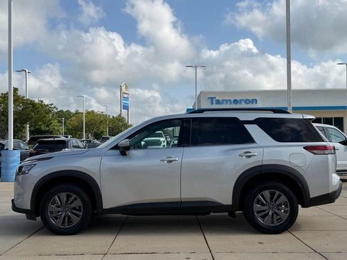 Used 2025 Nissan Pathfinder SV FWD image 6
