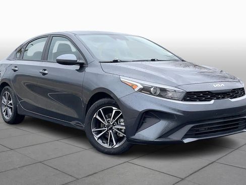 Used 2022 Kia Forte LXS image 2