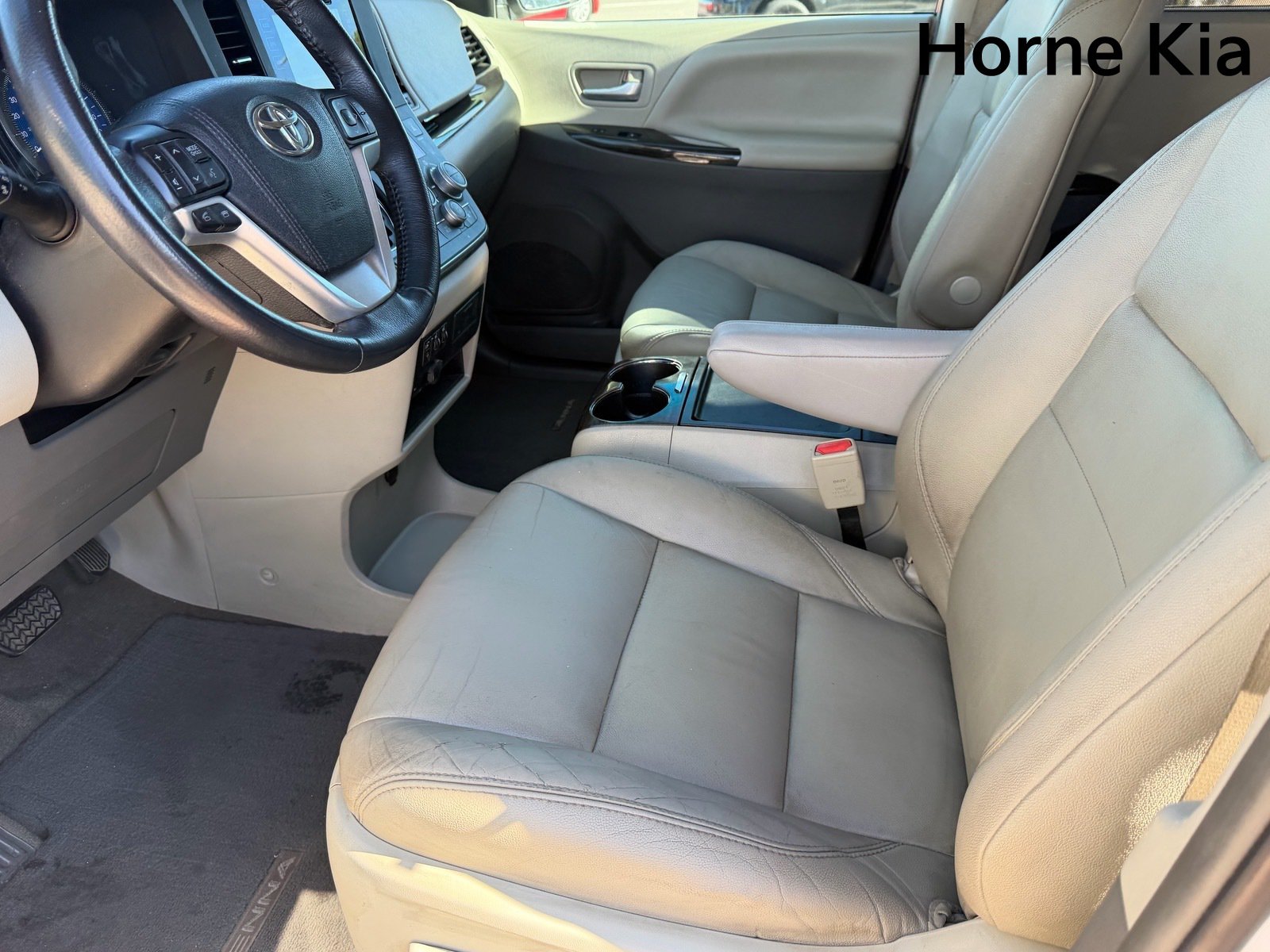 Used 2017 Toyota Sienna XLE w/ XLE Navigation Package FWD image 20