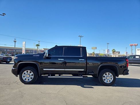 Used 2024 Chevrolet Silverado 2500 High Country image 2