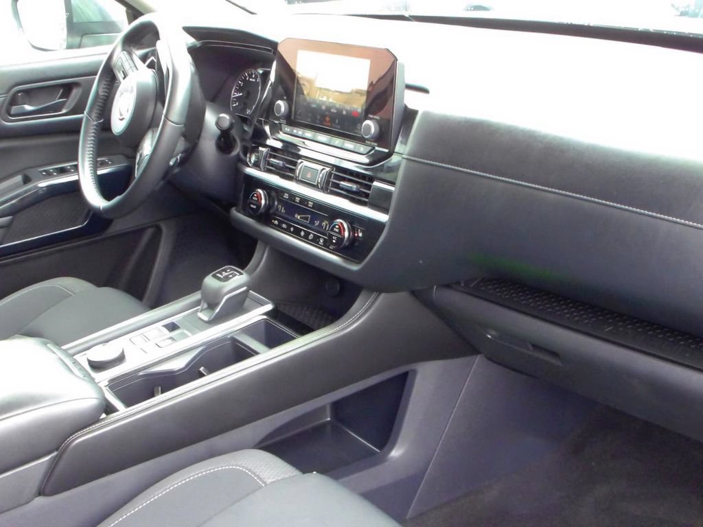 Used 2025 Nissan Pathfinder SV AWD/4WD image 7