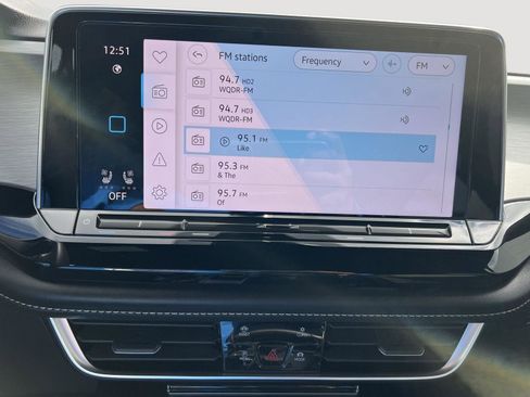 Used 2024 Volkswagen Atlas Cross Sport SE image 18