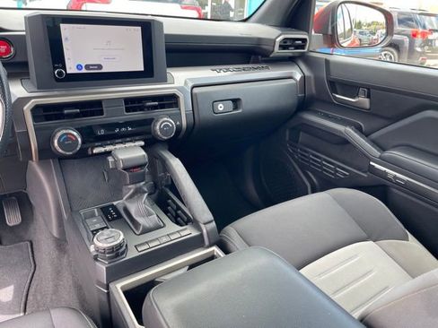 Used 2024 Toyota Tacoma TRD Off-Road AWD/4WD image 17