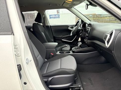 Used 2023 Kia Soul LX w/ Option Group 015 image 9