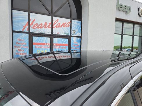 Used 2026 Chrysler Pacifica Limited FWD image 16
