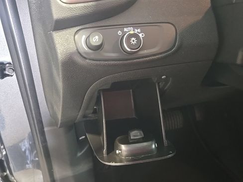 Used 2019 Chevrolet Trax LT FWD image 18
