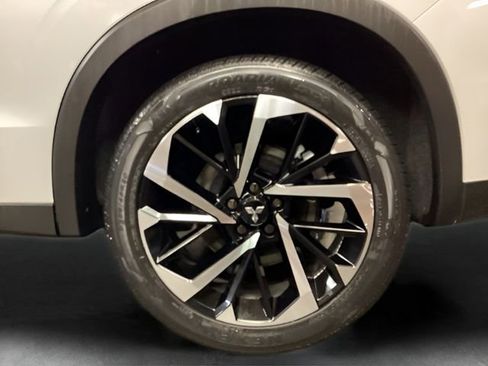 Used 2022 Mitsubishi Outlander ES image 11