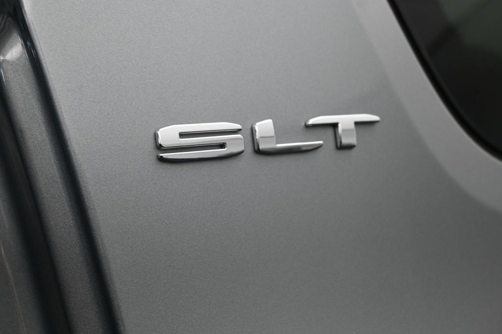 Used 2023 GMC Acadia SLT w/ Technology Package FWD image 45