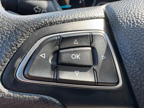 Used 2019 Ford Escape SE image 16