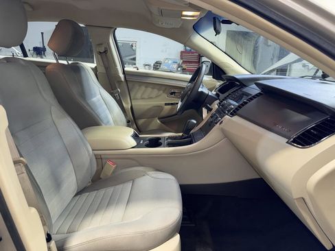 Used 2018 Ford Taurus SE image 26