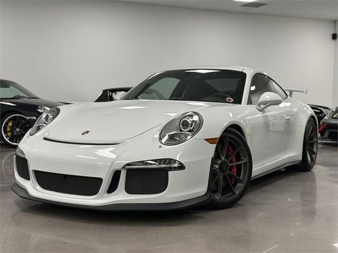Used 2015 Porsche 911 GT3 RWD image 4