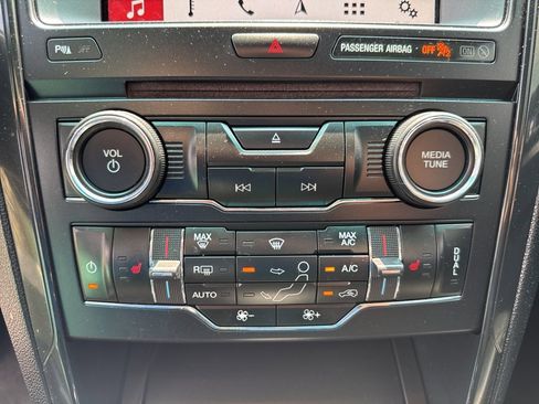 Used 2018 Ford Explorer XLT w/ Equipment Group 202A image 41