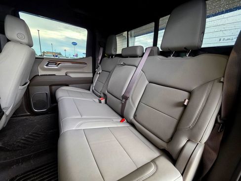 Used 2024 Chevrolet Silverado 1500 LT Trail Boss w/ LT Trail Boss Premium Package AWD/4WD image 76