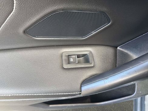 Used 2023 Volkswagen Tiguan SE w/ Panoramic Sunroof Package image 12