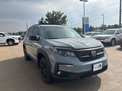 Used 2022 Honda Pilot TrailSport image 3