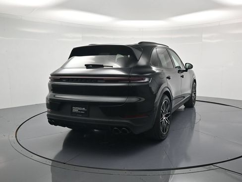 Certified 2026 Porsche Cayenne AWD/4WD image 40
