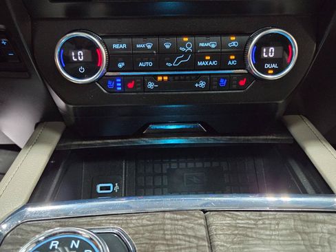 Used 2018 Ford Expedition Limited w/ Equipment Group 301A AWD/4WD image 32