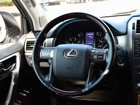 Used 2018 Lexus GX 460 Premium w/ Premium Package AWD/4WD image 17