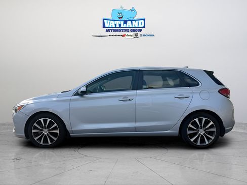 Used 2018 Hyundai Elantra GT w/ Style Package 02 FWD image 2