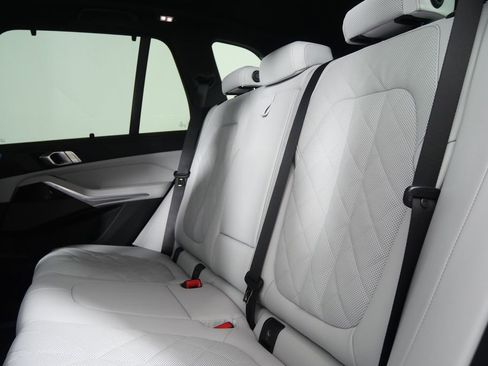 Used 2026 BMW X5 sDrive40i w/ M Sport Package image 16