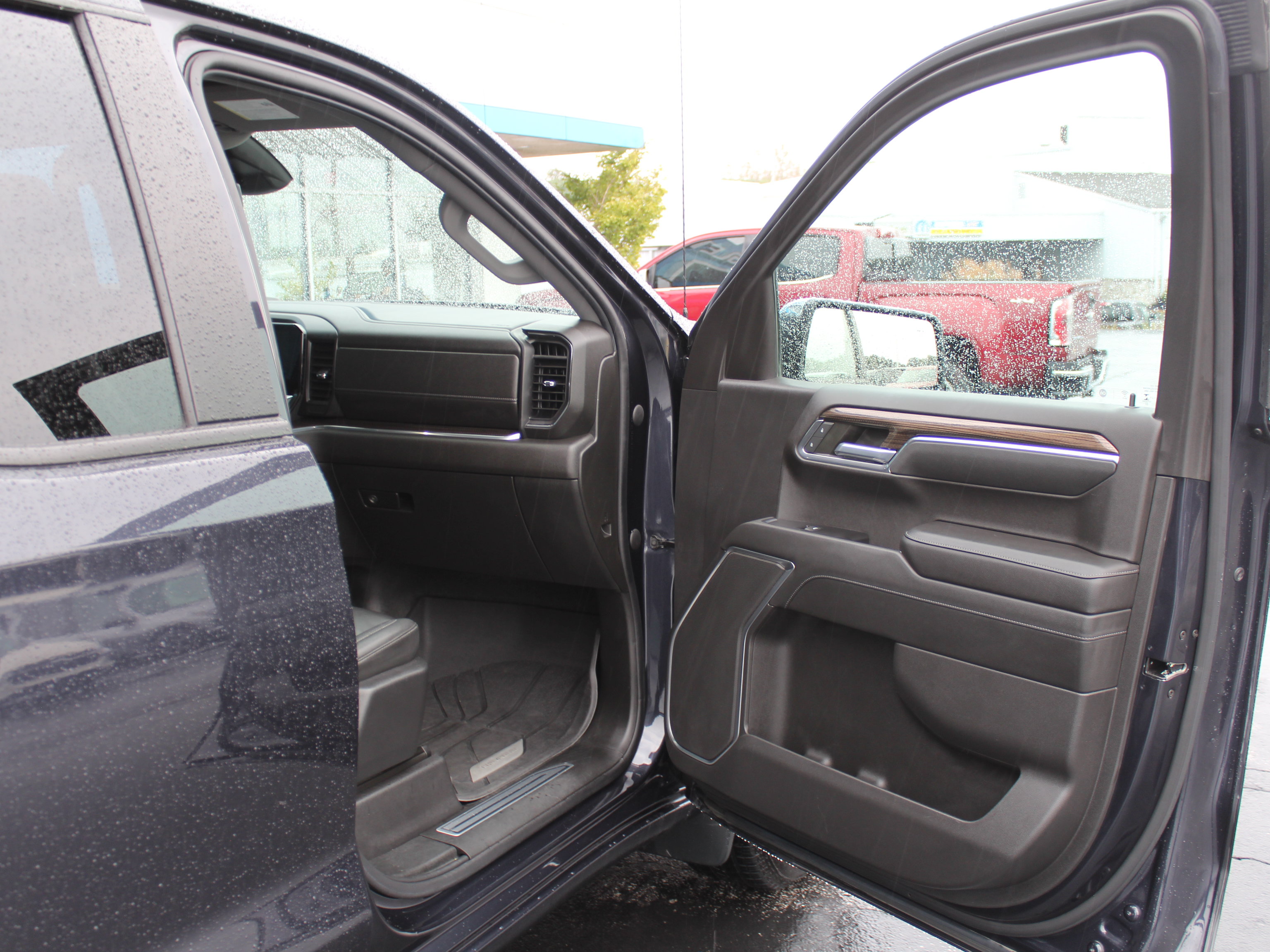Used 2022 Chevrolet Silverado 1500 LT w/ Safety Package AWD/4WD image 26