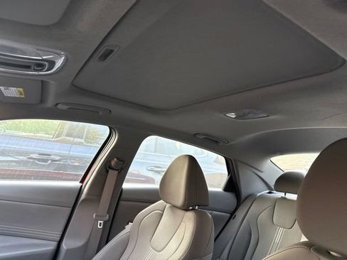 Used 2025 Hyundai Elantra SEL FWD image 22