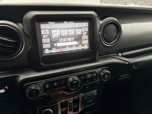 Used 2023 Jeep Gladiator Willys image 17