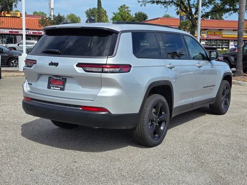 New 2026 Jeep Grand Cherokee L Limited w/ Limited Altitude Package AWD/4WD image 4