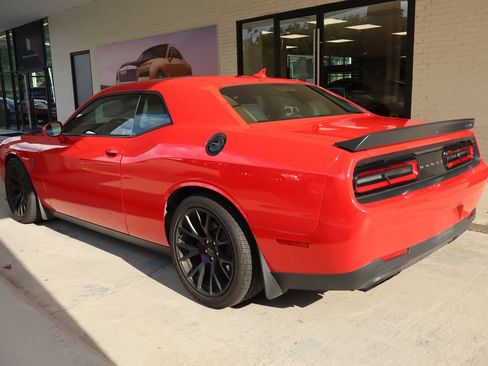 Used 2015 Dodge Challenger SRT Hellcat RWD image 6