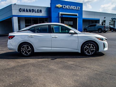 Used 2025 Nissan Sentra SV FWD image 8