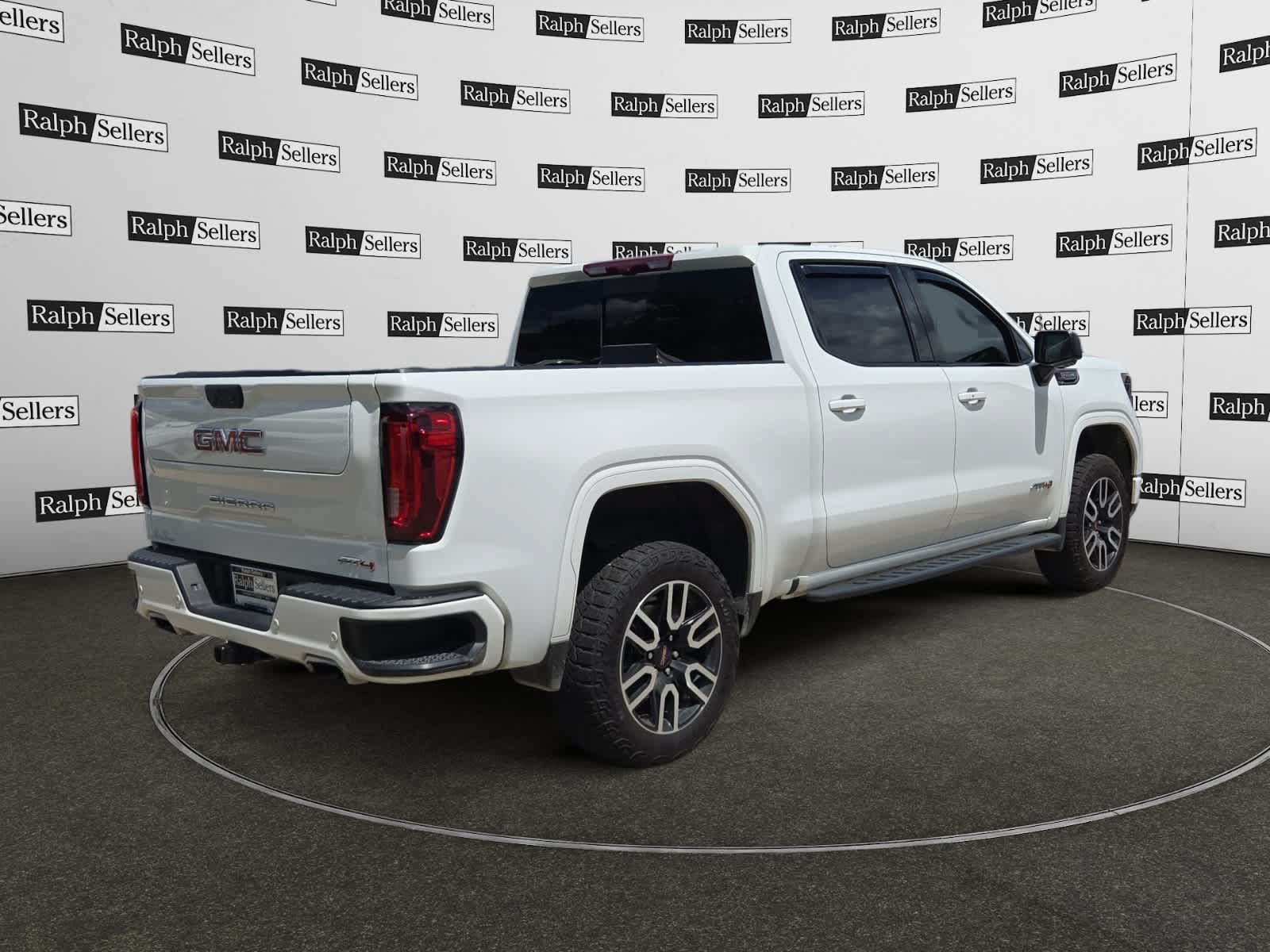 Used 2025 GMC Sierra 1500 AT4 w/ AT4 Premium Package AWD/4WD image 5