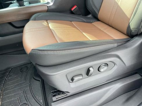 Used 2024 Chevrolet Silverado 1500 High Country image 18