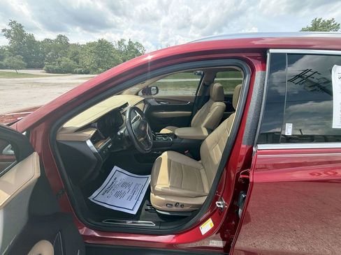 Used 2020 Cadillac XT5 Premium Luxury w/ Platinum Package FWD image 11