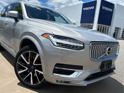 Used 2023 Volvo XC90 B5 Plus w/ Protection Package Premier AWD/4WD image 3