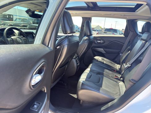 Used 2020 Jeep Cherokee Limited AWD/4WD image 31